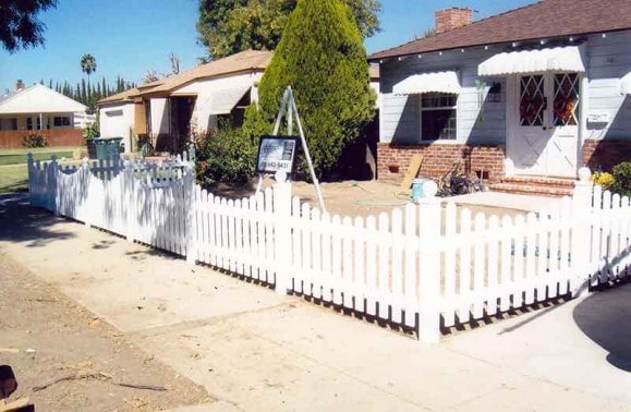 Face Mount Vinyl Picket Fence with Scallop Picket Top