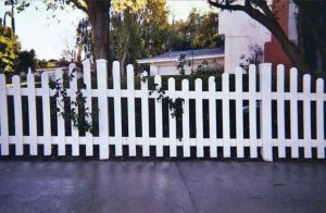 Vinyl Picket Fence with Scallop Top