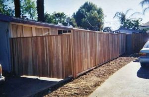 Butted Wood Fence with Cap 4